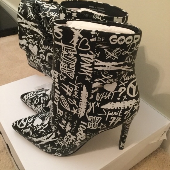 Black and white graffiti ankle booties with purse - Picture 3 of 7